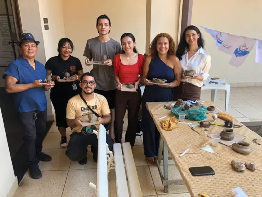 Oficina de cerâmica aproxima estudantes dos saberes tradicionais e da arqueologia tapajônica